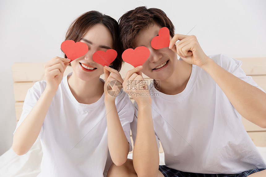 伯克希尔哈撒韦计划出售威瑞信(VRSN.US)部分股份，募资最高12.5亿美元