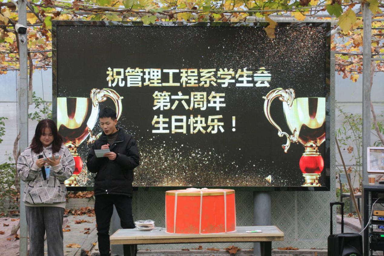 市消防救援支队快速解救5名被困群众