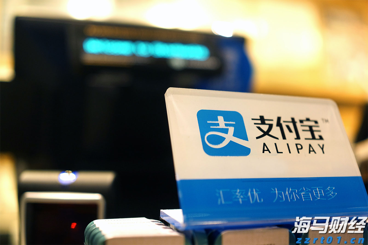 我市“95后”科幻文学新星举办签名售书活动