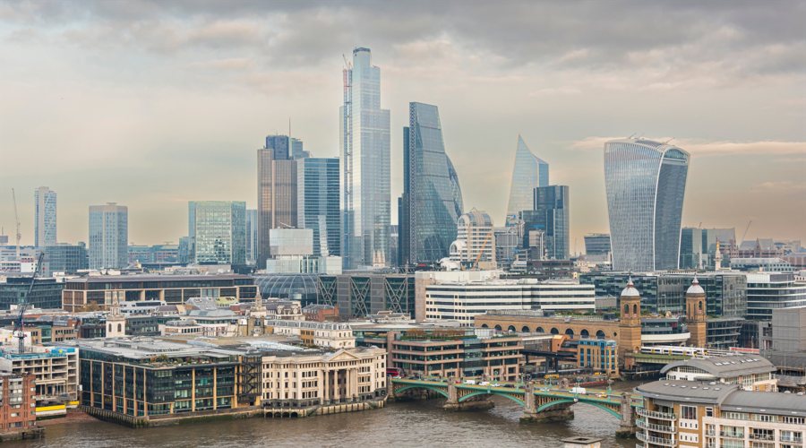 港城街道:干群奋力抗旱 解田“渴”护粮仓